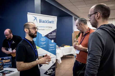 Stand   BlackSwift 2 2